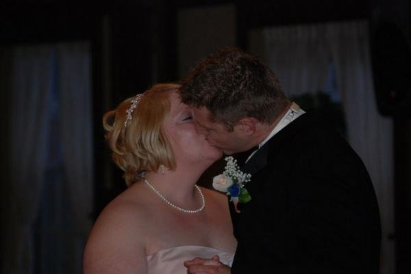 weddingkiss Wonderful Reception Kiss